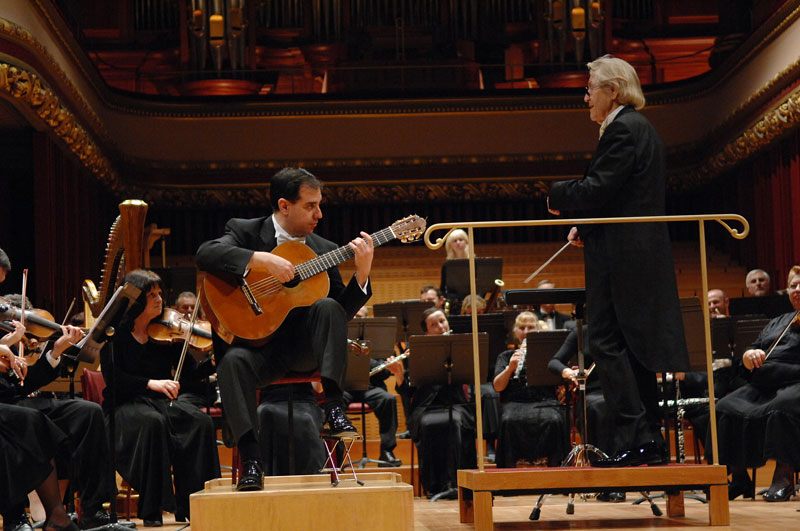 Rolando Saad, Victoria Hall