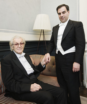 Rolando Saad y el director Fuat Mansurov antes del concierto en el Het Concertgebouw de Ámsterdam